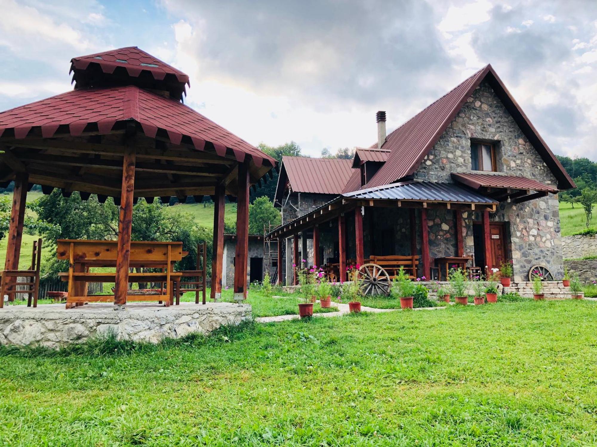 Guesthouse Alpini Lepushe 外观 照片